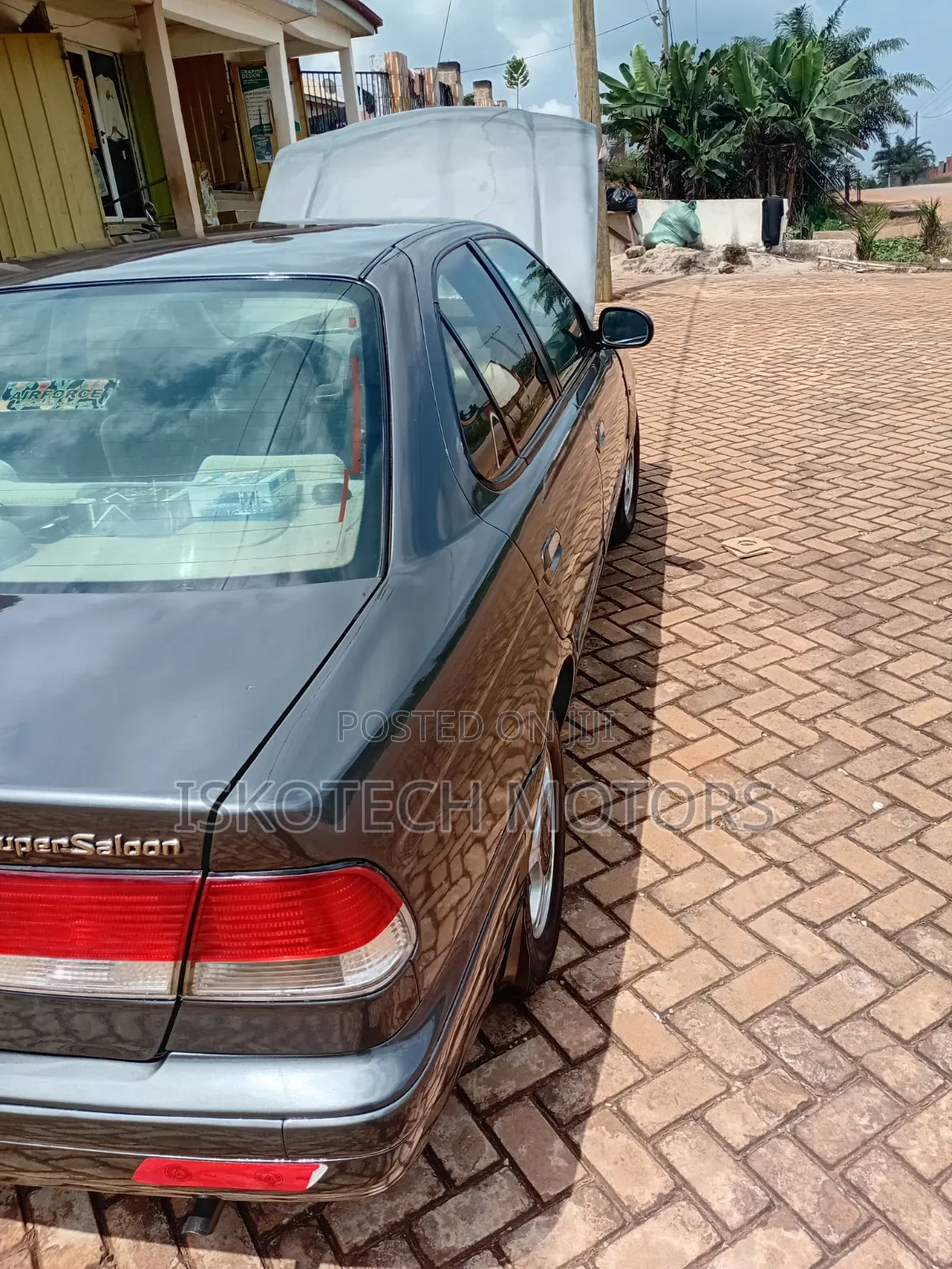 Nissan Sunny 2000 Black