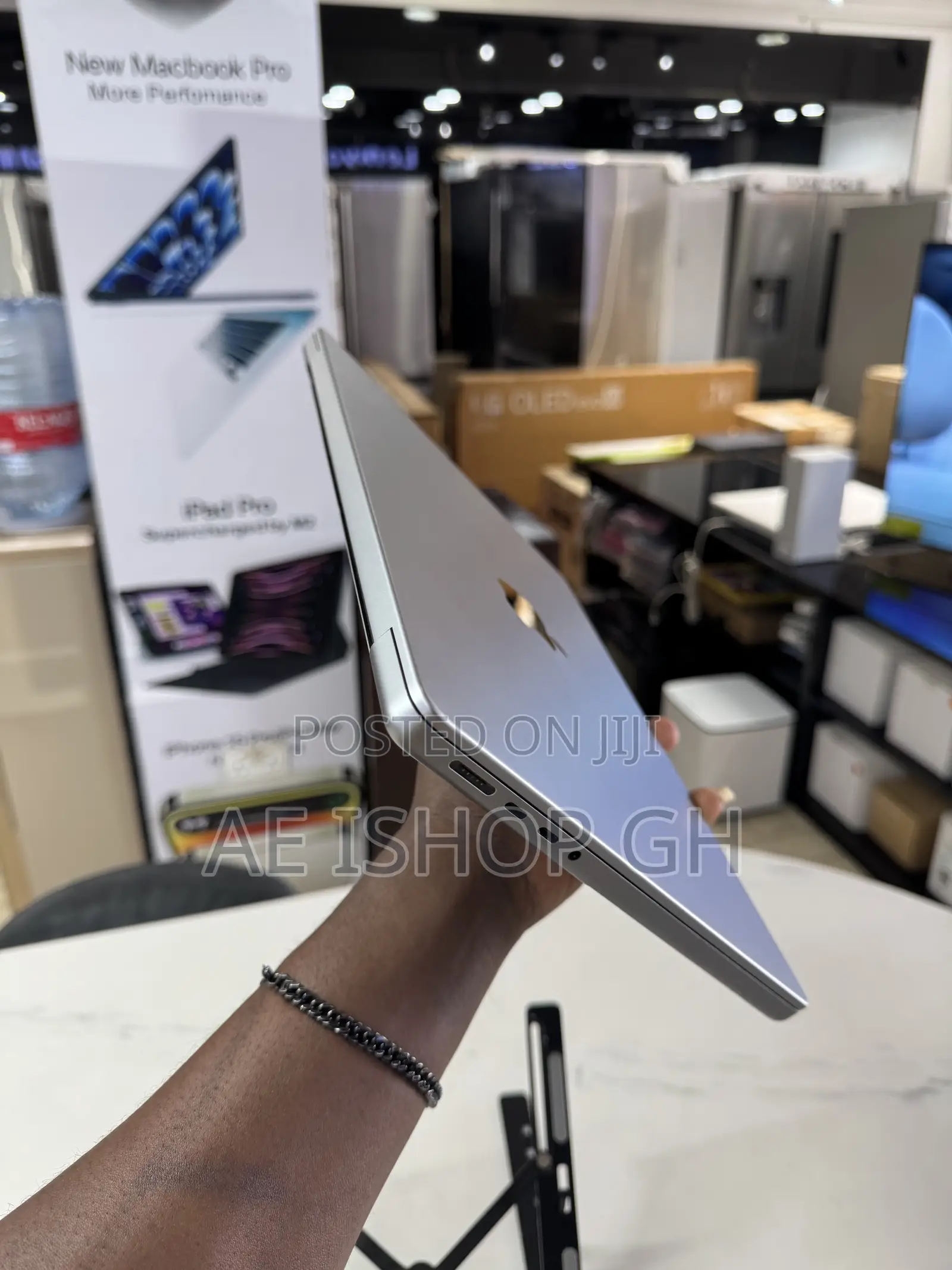Laptop Apple MacBook Pro 2023 M3 16GB Apple M3 SSD 1T