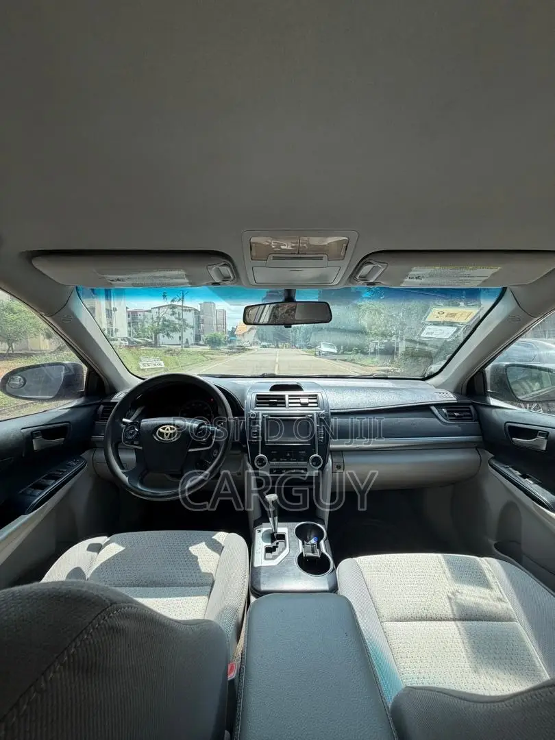 Toyota Camry LE 4dr Sedan (2.5L 4cyl 6A) 2014 Gray
