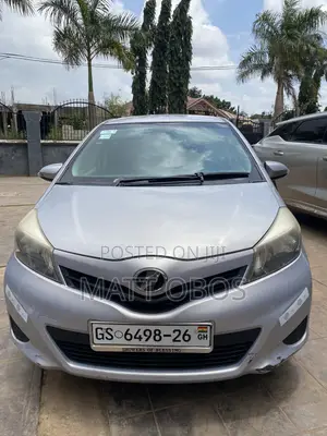 Toyota Vitz 2010 Silver