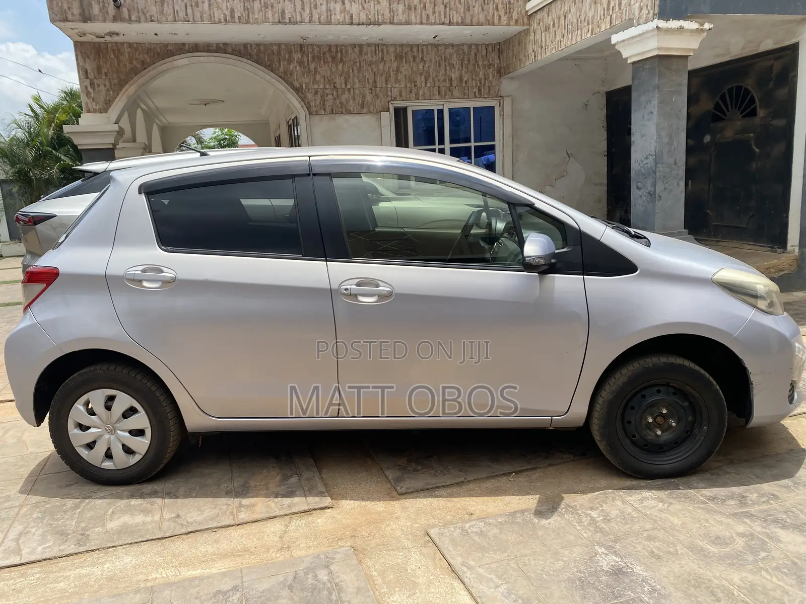 Toyota Vitz 2010 Silver