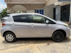 Toyota Vitz 2010 Silver