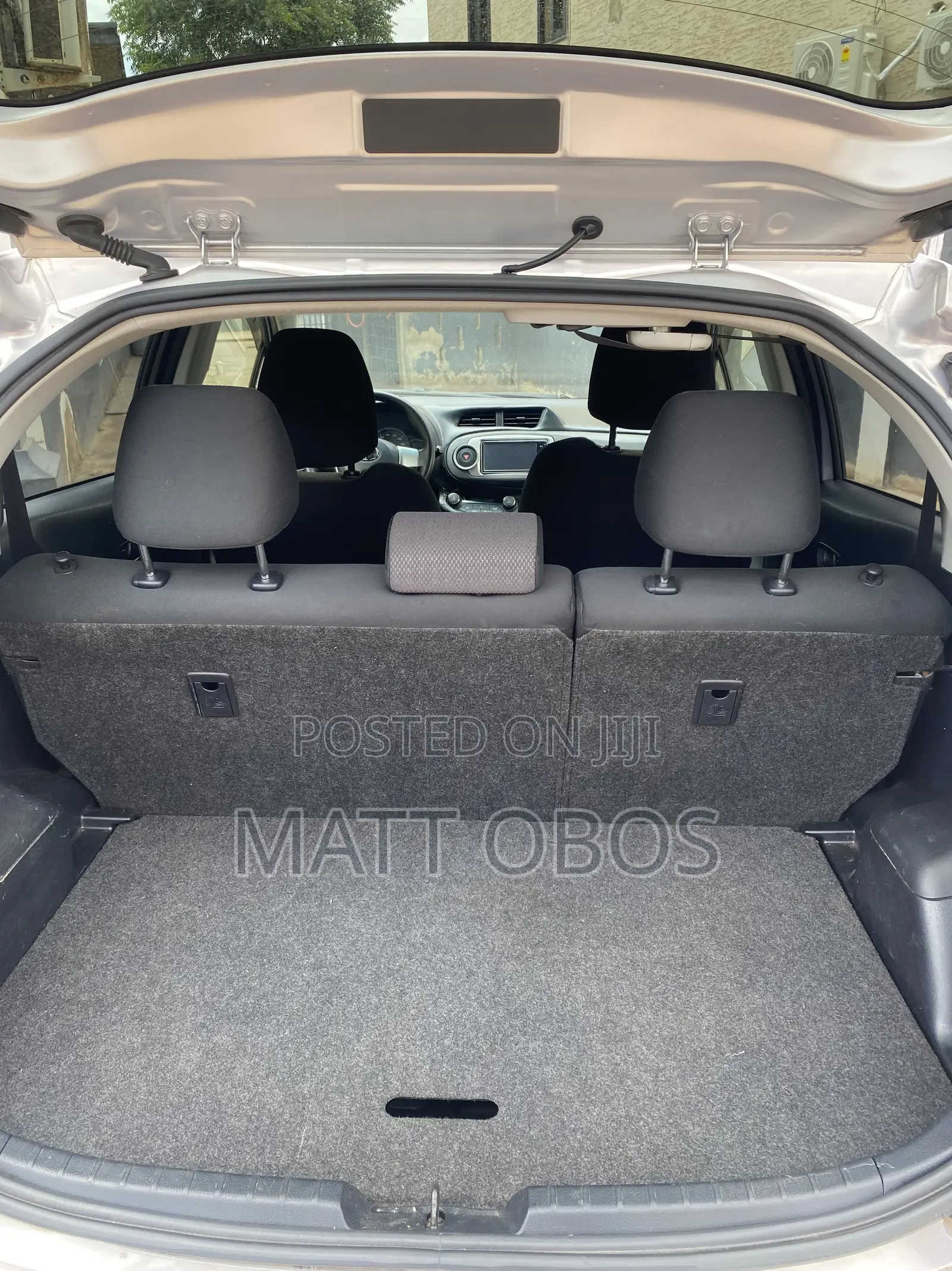 Toyota Vitz 2010 Silver