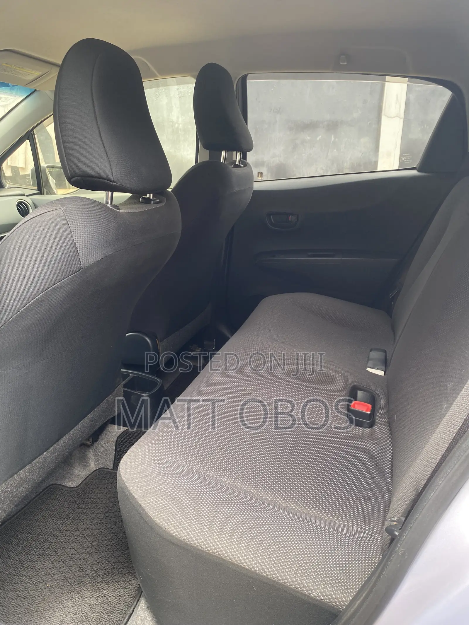 Toyota Vitz 2010 Silver