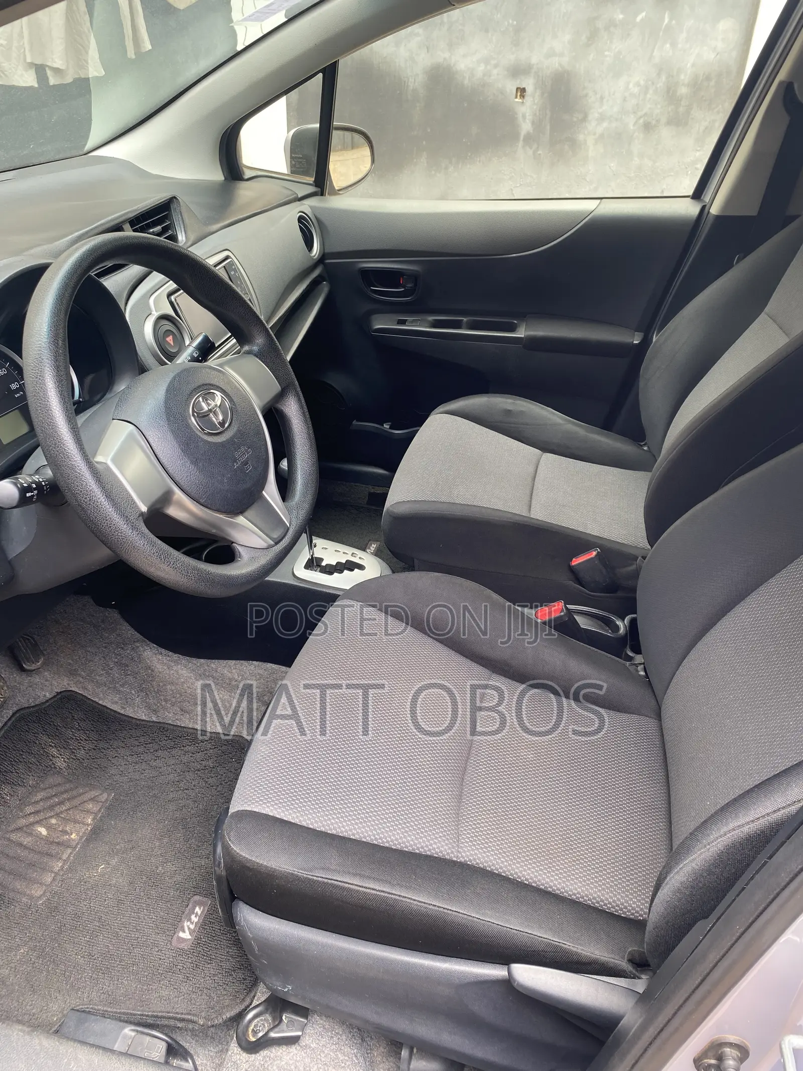 Toyota Vitz 2010 Silver