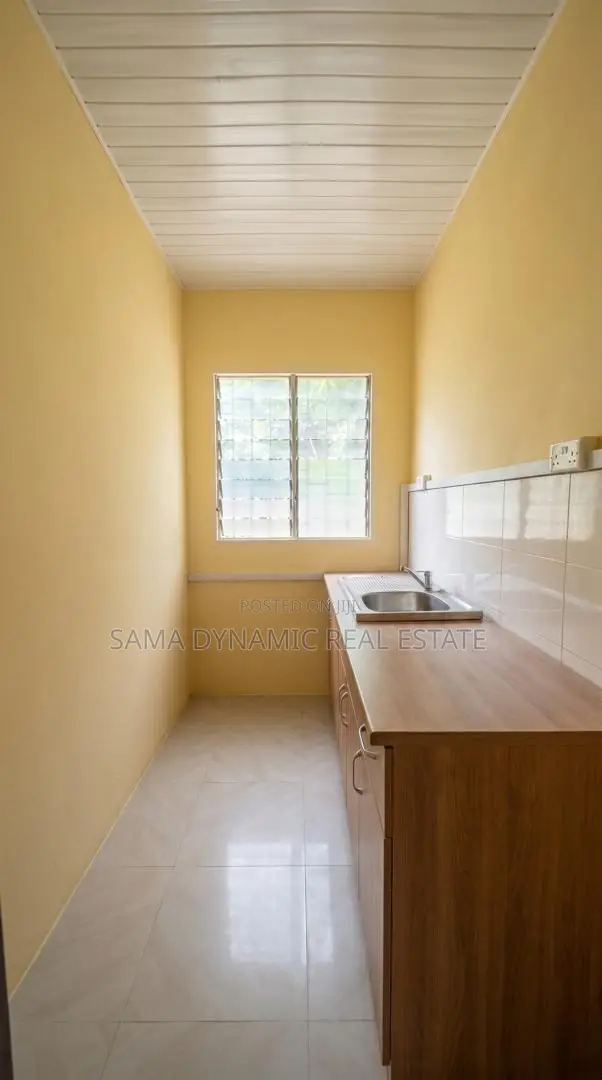 12bdrm House in Cantonment, Cantonments for rent