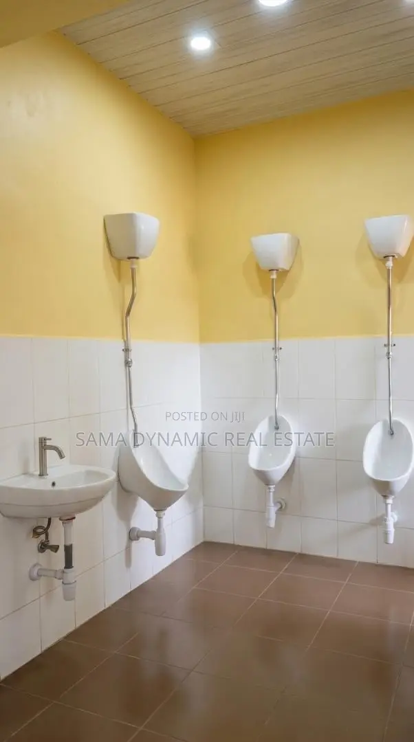 12bdrm House in Cantonment, Cantonments for rent