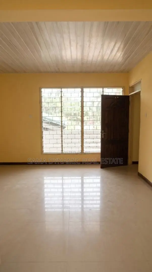 12bdrm House in Cantonment, Cantonments for rent