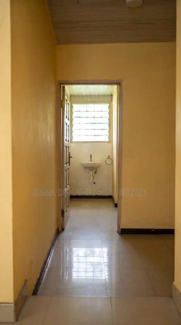 12bdrm House in Cantonment, Cantonments for rent