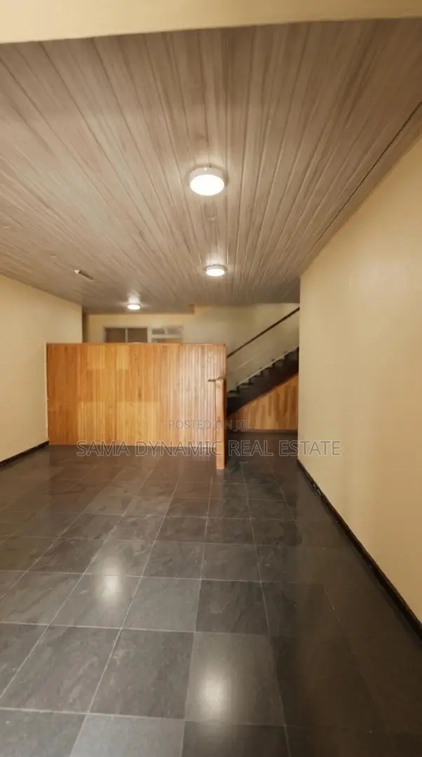 12bdrm House in Cantonment, Cantonments for rent