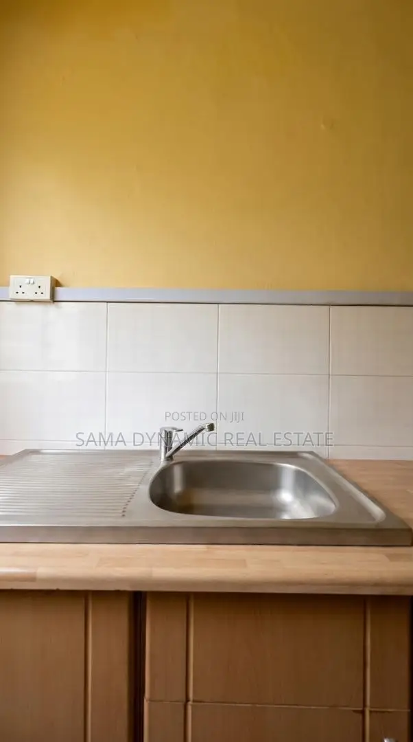 12bdrm House in Cantonment, Cantonments for rent