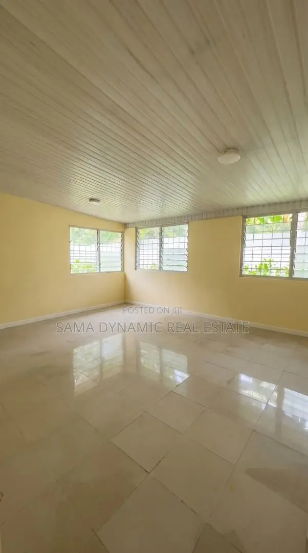 12bdrm House in Cantonment, Cantonments for rent