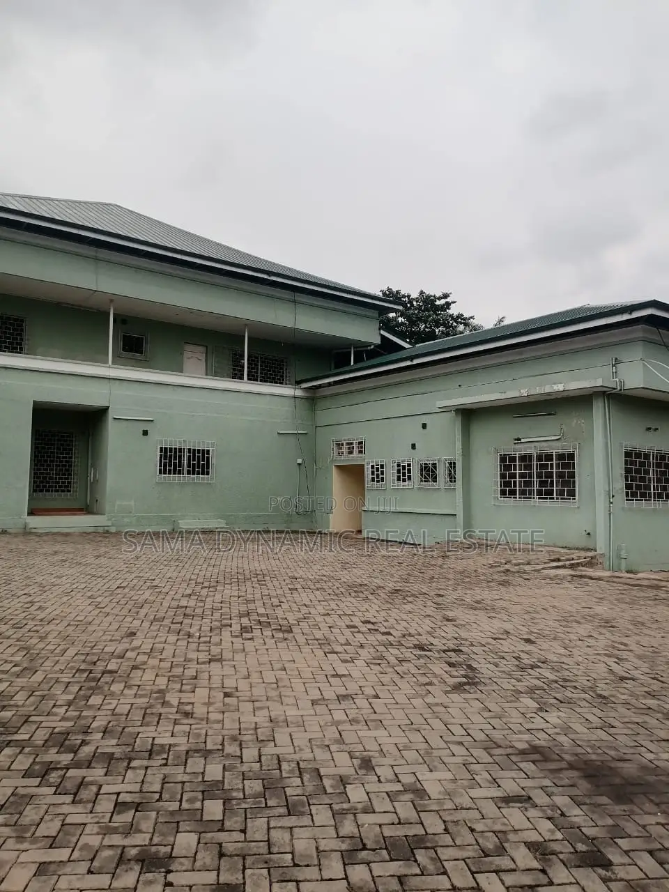 12bdrm House in Cantonment, Cantonments for rent