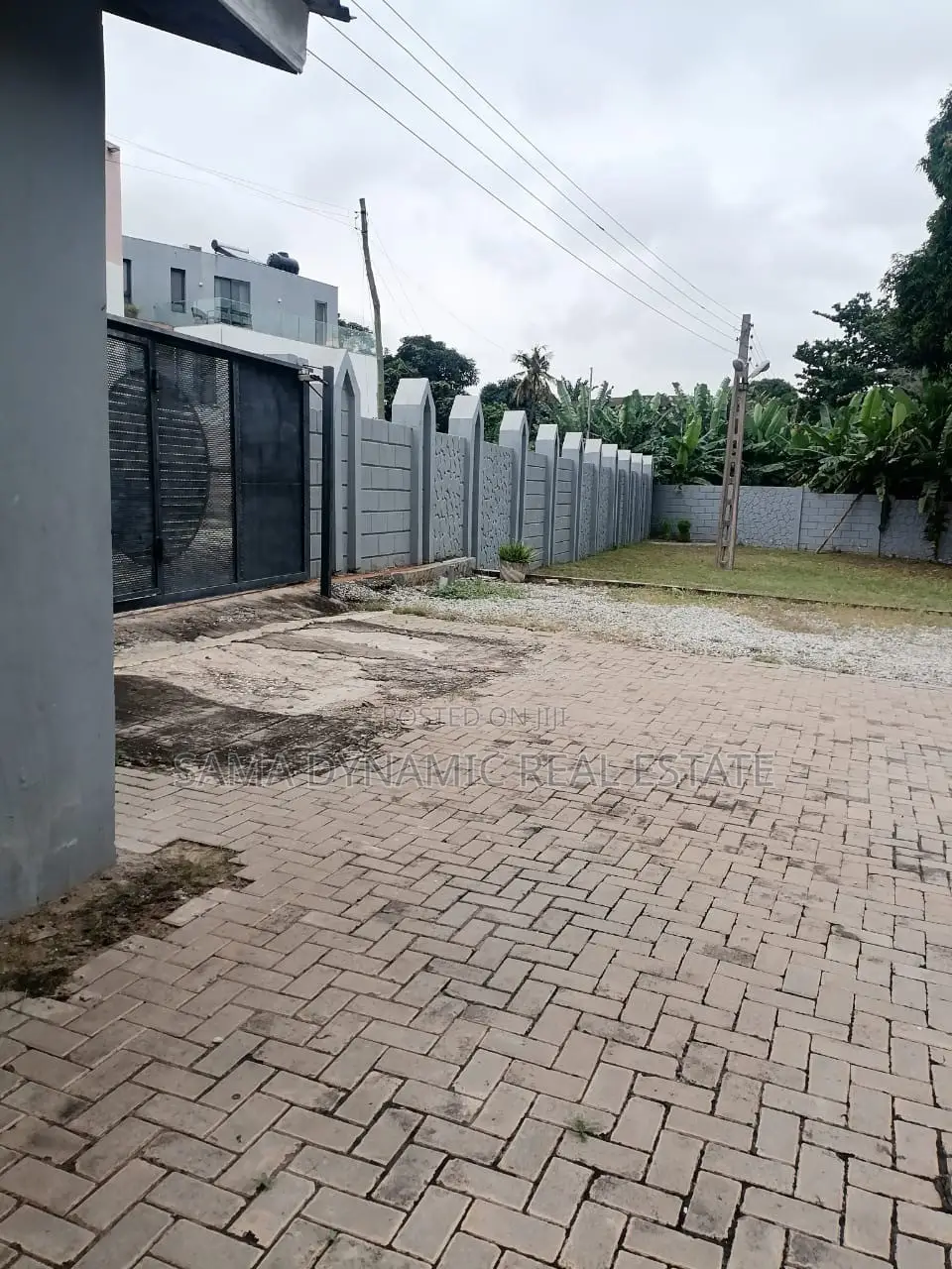 12bdrm House in Cantonment, Cantonments for rent
