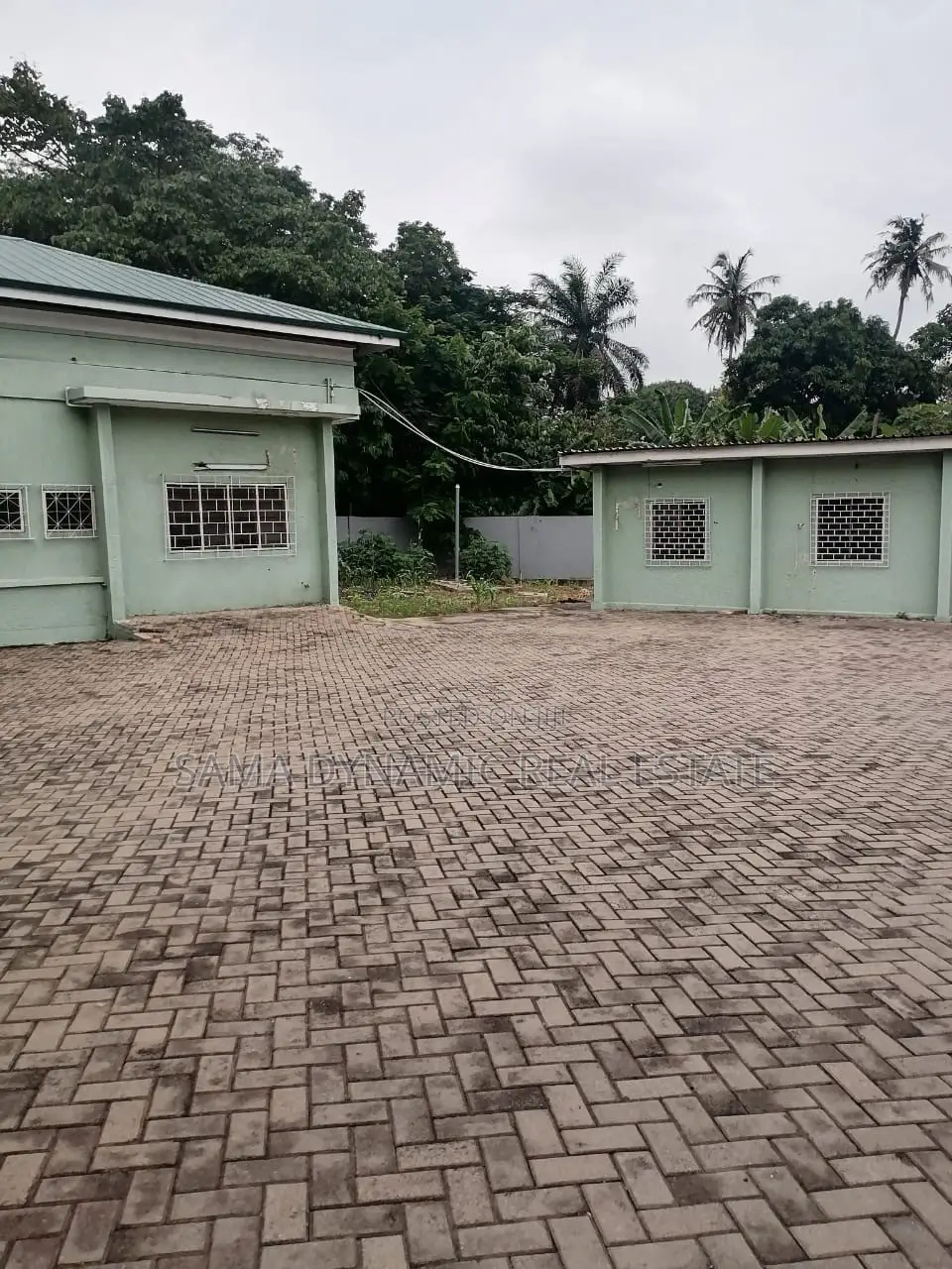 12bdrm House in Cantonment, Cantonments for rent