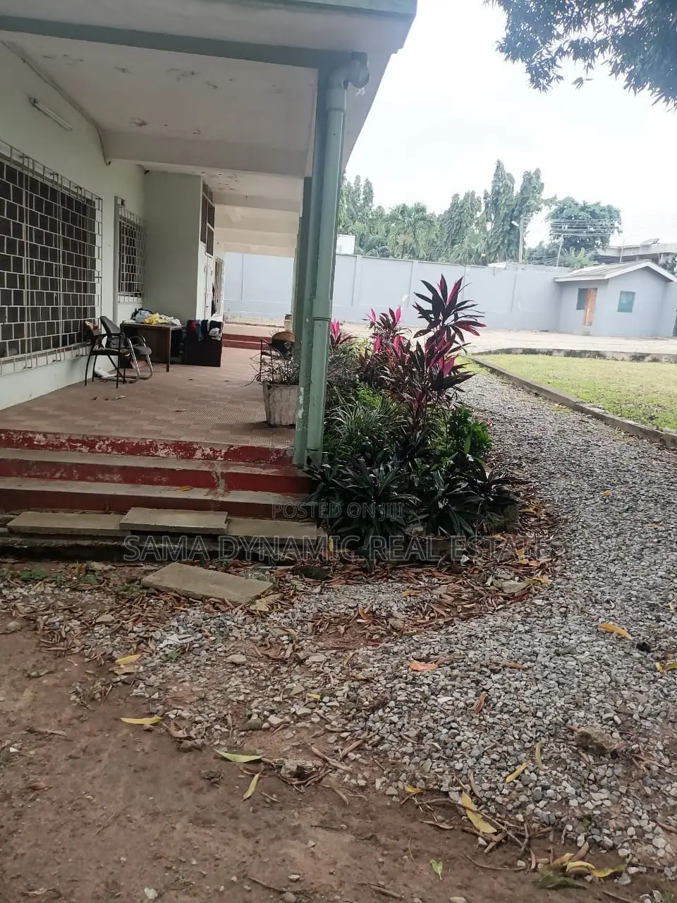 12bdrm House in Cantonment, Cantonments for rent