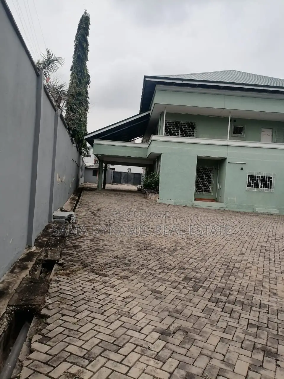 12bdrm House in Cantonment, Cantonments for rent