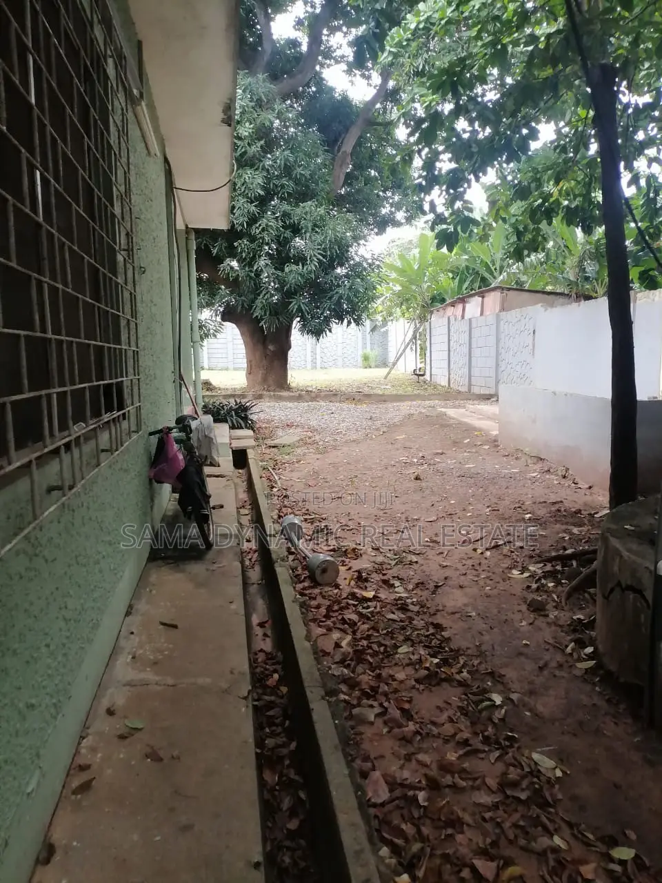 12bdrm House in Cantonment, Cantonments for rent