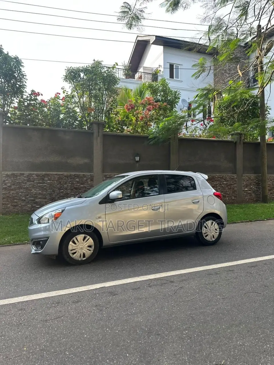 Mitsubishi Mirage ES 2020 Silver