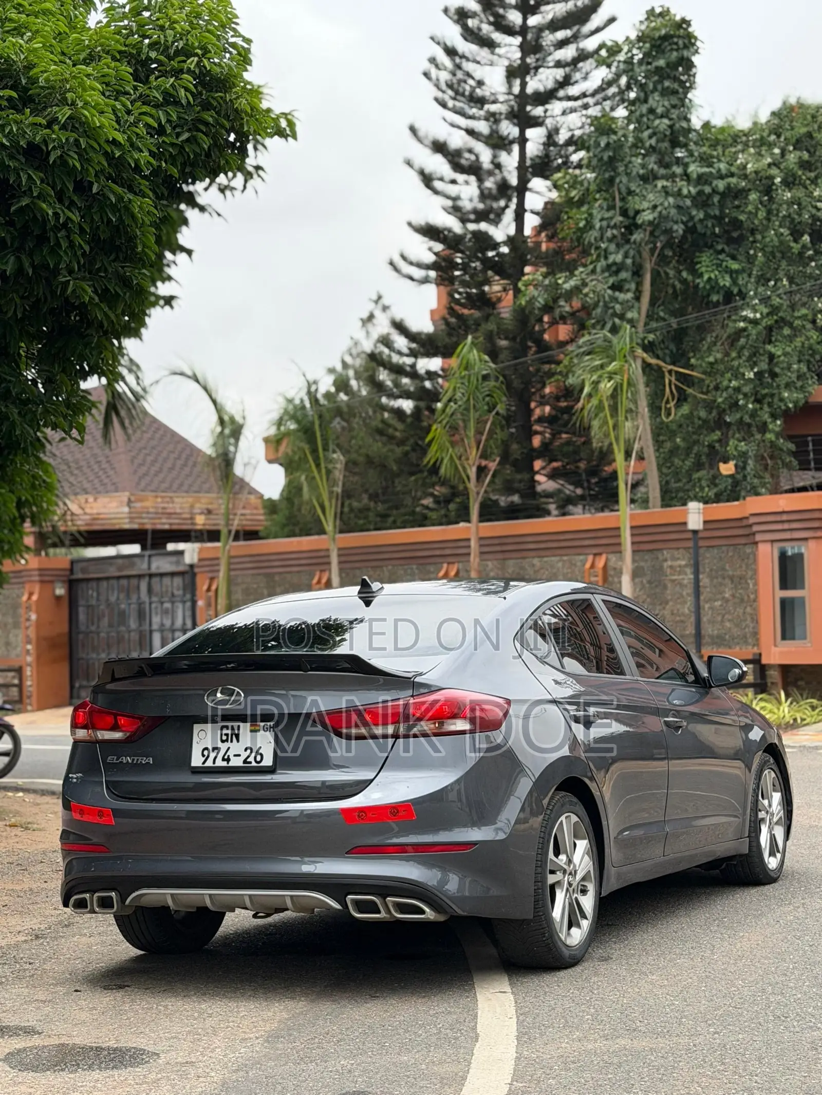Hyundai Elantra SE Sedan FWD (2.0L 4cyl 6M) 2017 Gray