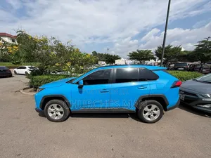 Toyota RAV4 2021 White