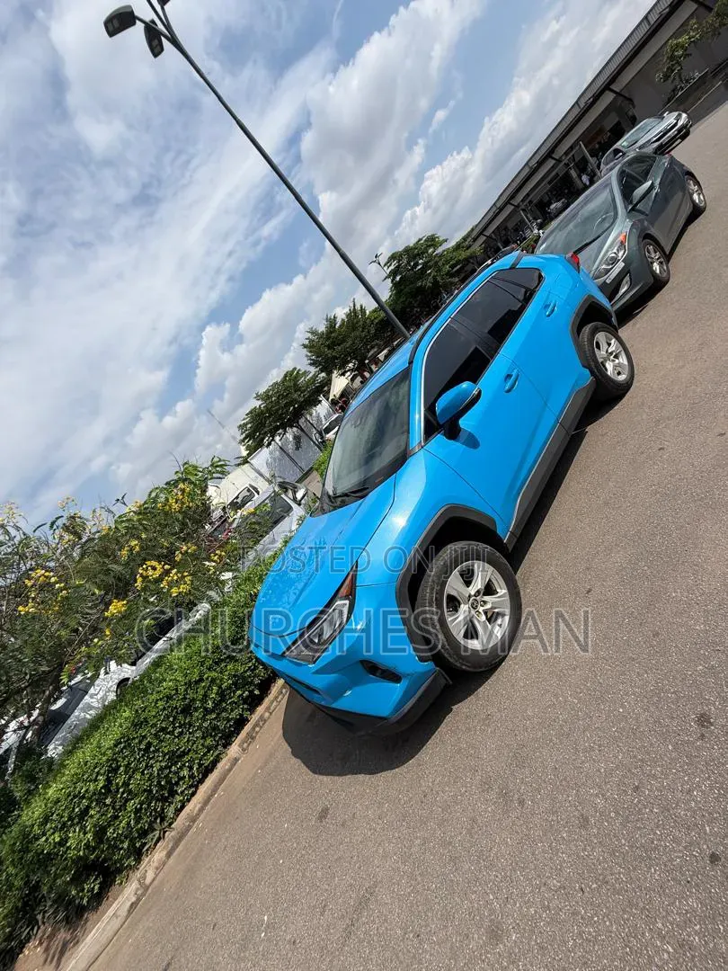 Toyota RAV4 2021 White