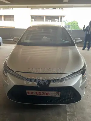 Toyota Corolla LE 2022 Silver