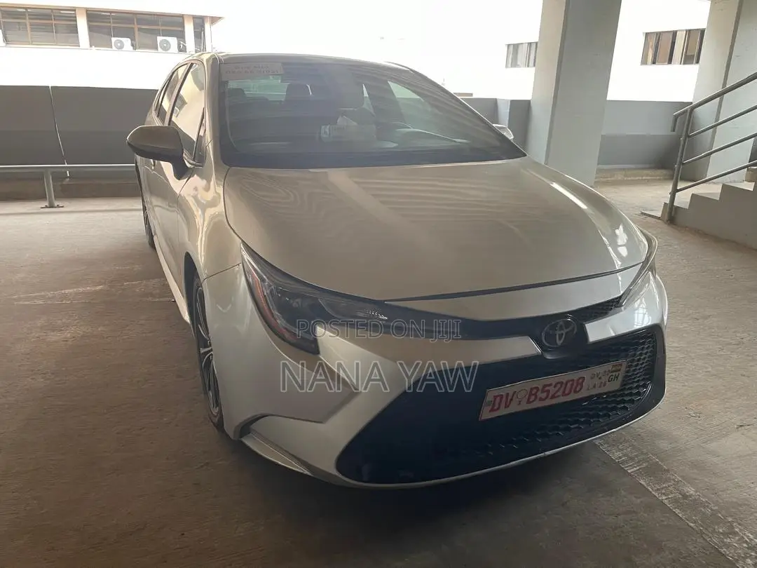 Toyota Corolla LE 2022 Silver