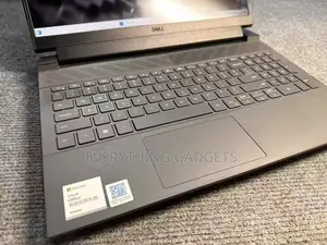 Laptop Dell G15 5530 16GB Intel Core i7 SSD 1T
