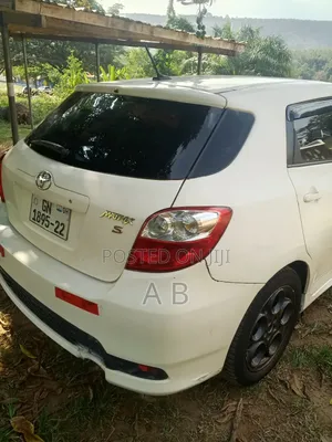 Toyota Matrix L Hatchback FWD (1.8L 4cyl 5M) 2012 White