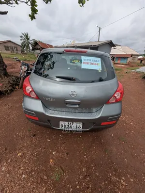 Nissan Versa 2009 Gray