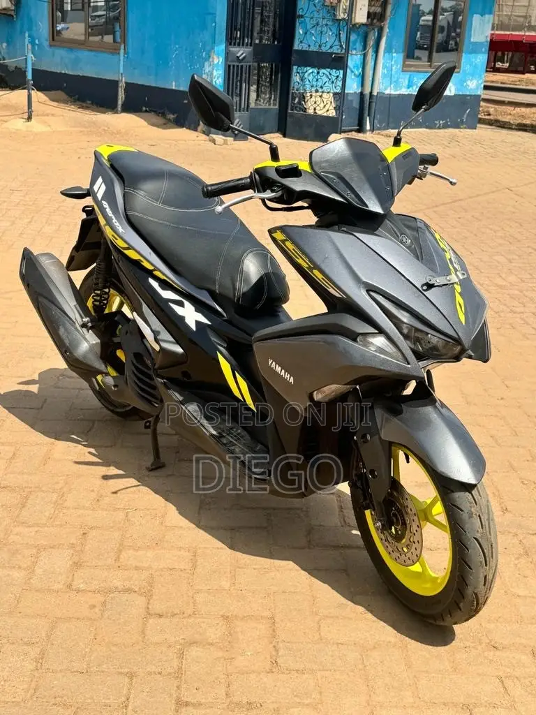 Yamaha 2023 Black