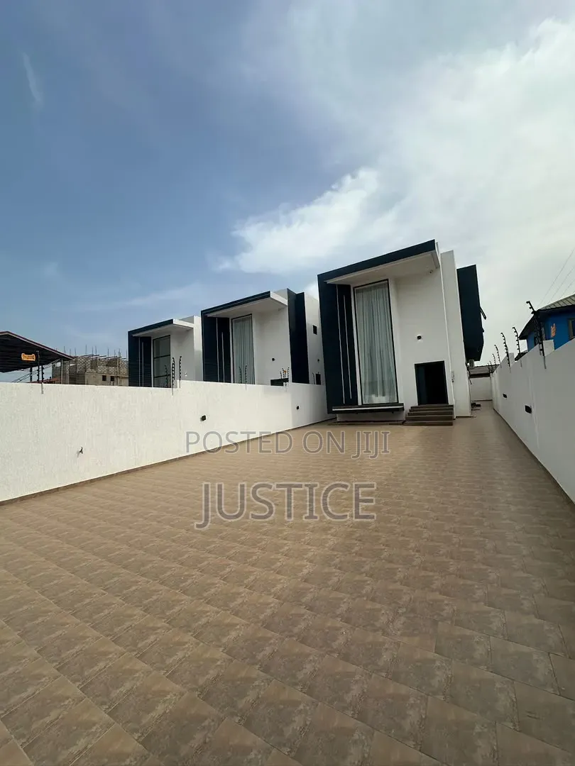 4bdrm House in Ashaley Botwe, School Junction for sale