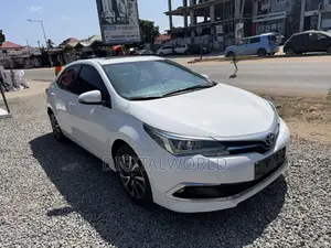 Toyota Corolla XLE 2021 White