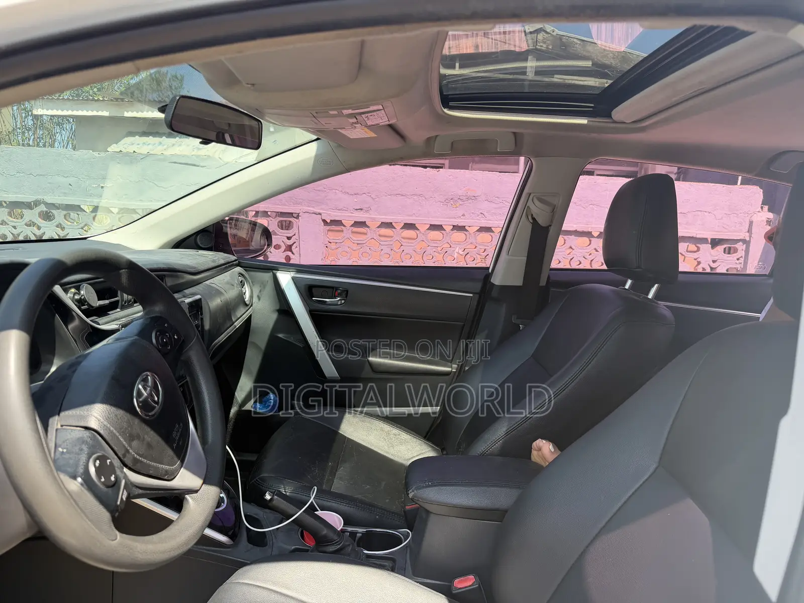 Toyota Corolla XLE 2021 White