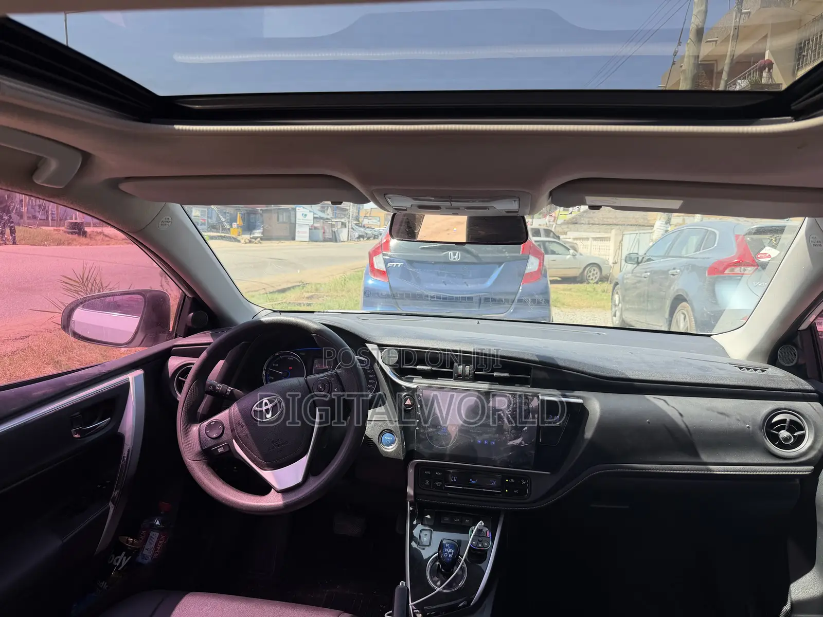Toyota Corolla XLE 2021 White