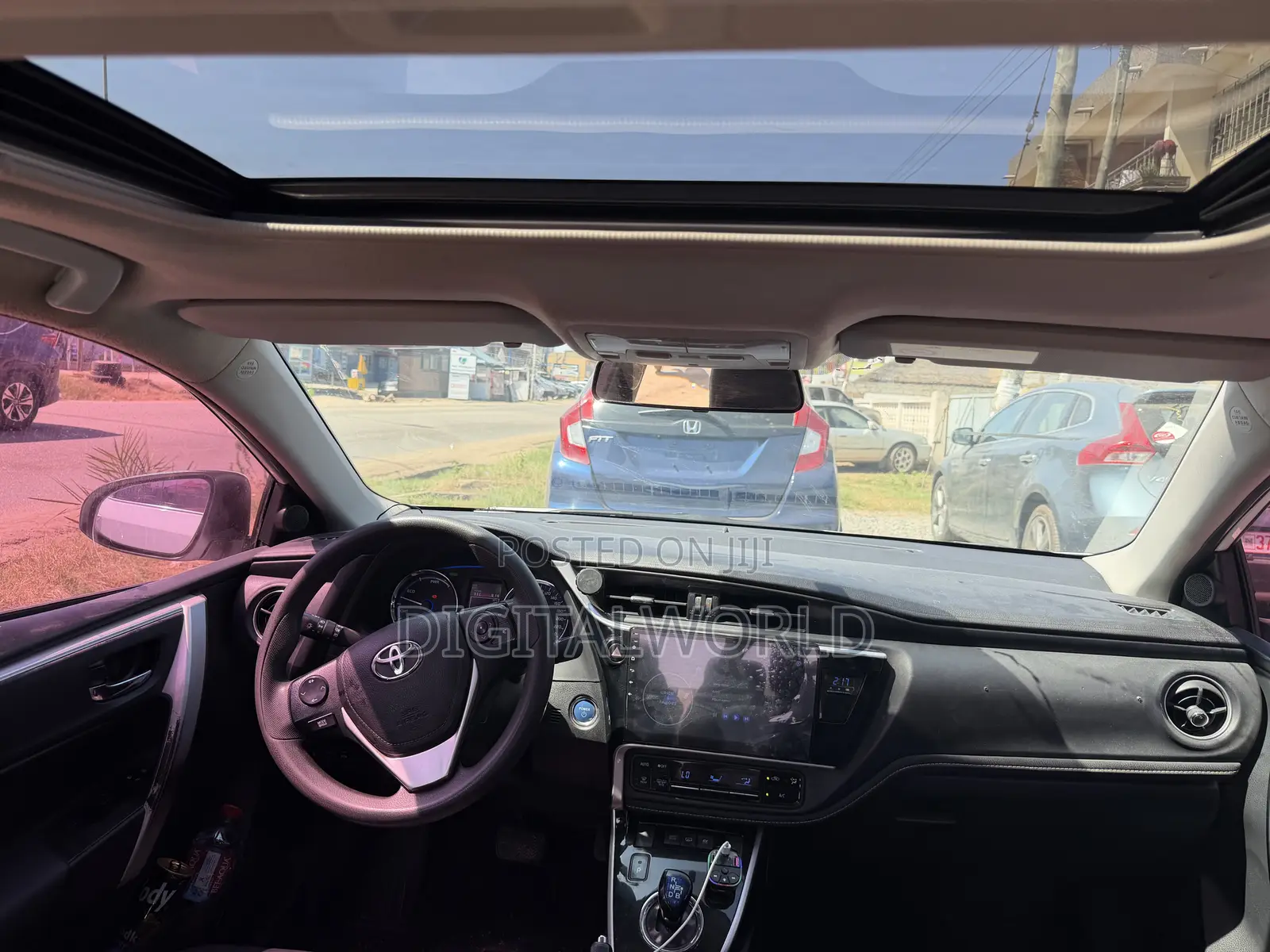 Toyota Corolla XLE 2021 White