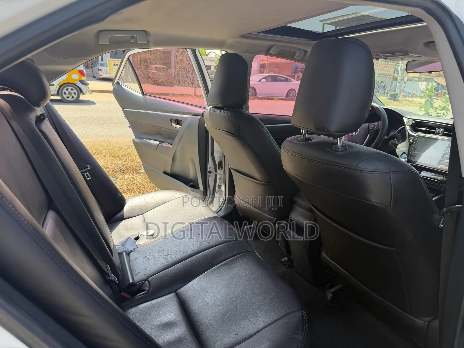 Toyota Corolla XLE 2021 White