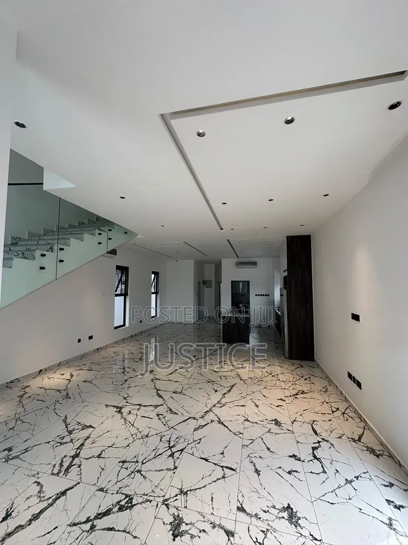 4bdrm House in Ashaley Botwe, School Junction for sale