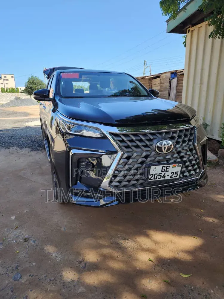 Toyota Fortuner 2025 Black