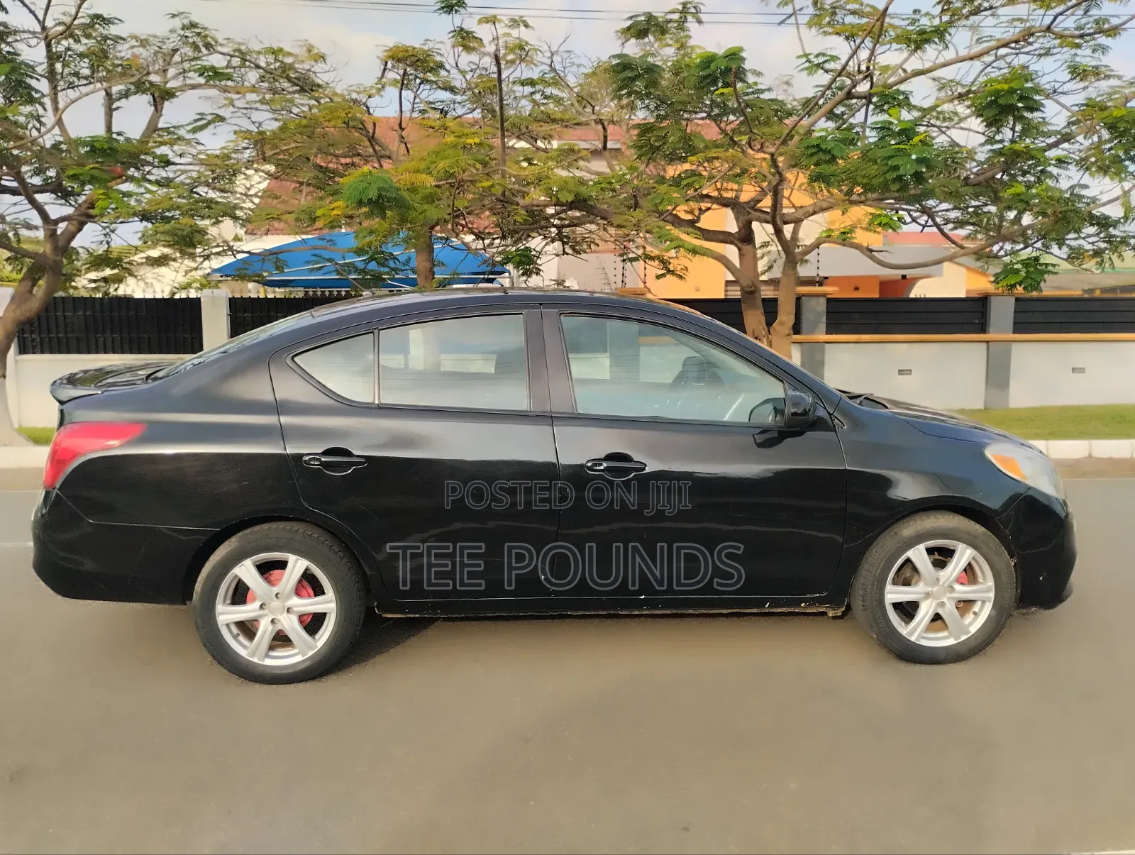 Nissan Versa 2014 Black