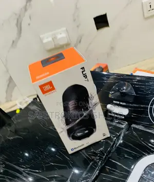 Secure Sleek JBL Flip 6 Portable Wireless Speaker- Black