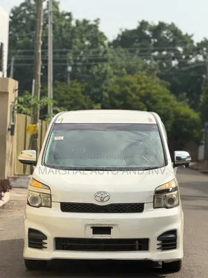 Toyota Voxy 2013 White