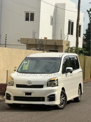 Toyota Voxy 2013 White