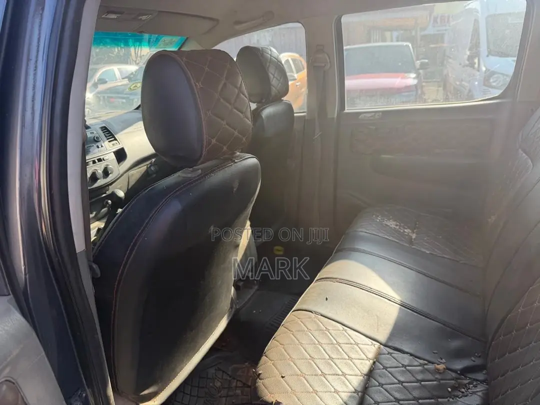 Toyota Hilux 2011 Gray