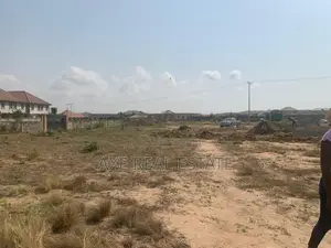 Spacious Plots With Generous Size: Tema Comm.25