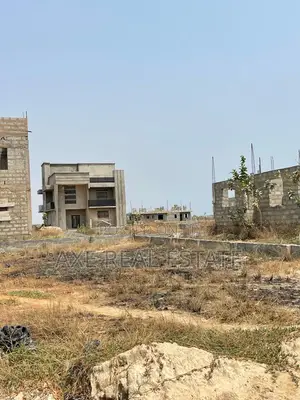 Spacious Plots With Generous Size: Tema Comm.25