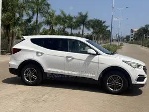 Hyundai Santa Fe 2018 White