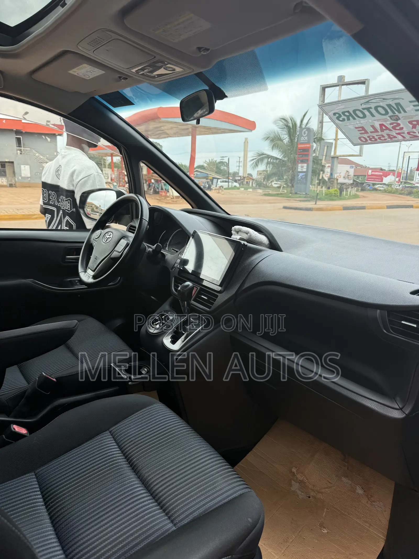 Toyota Voxy V 2WD 7-Seater 2015 Black