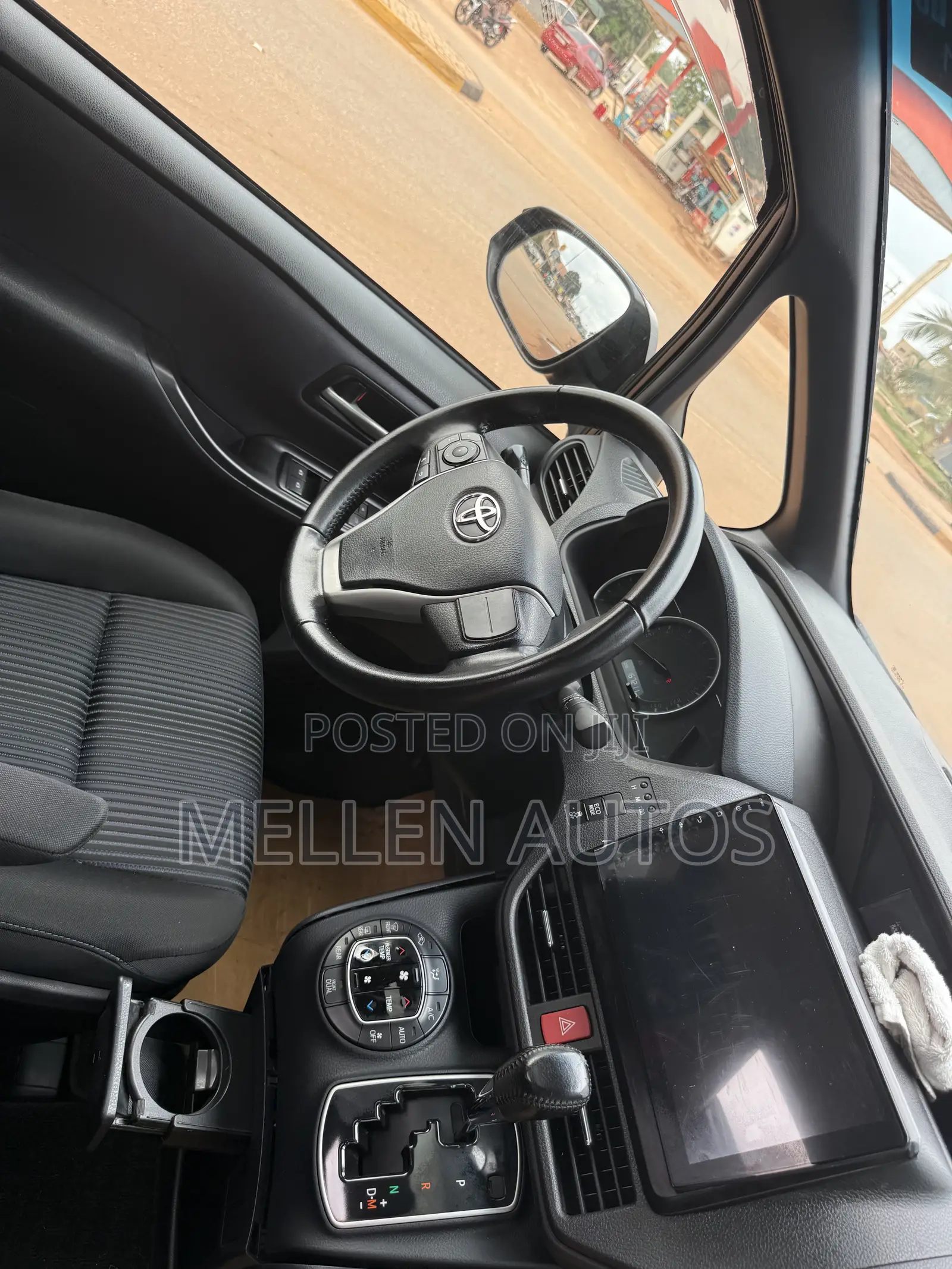 Toyota Voxy V 2WD 7-Seater 2015 Black